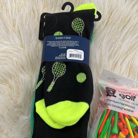 NEW WITH TAGS Men’s Fashion Crew Socks with Unopened package of Golf Tees - Picture 3 of 5